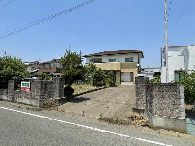 伊勢崎市日之出町　一戸建て住宅の駐車場|駐車スペースもあります