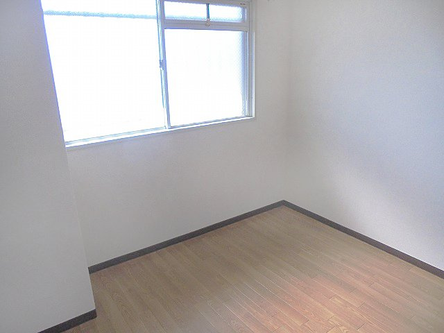 ロイヤルコーポ西明石の居間・リビング