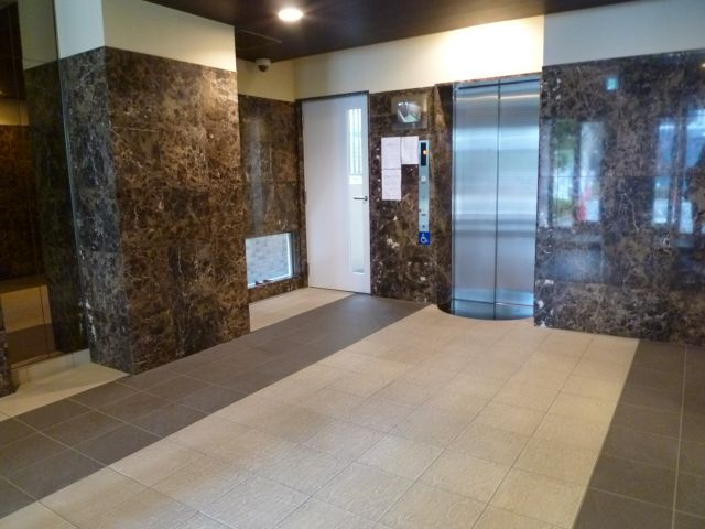プレサンス難波幸町のロビー