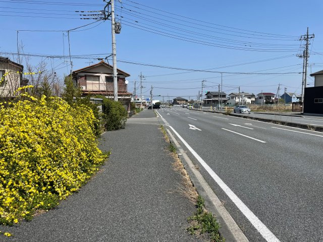 藤岡市上大塚　中古一戸建ての前面道路含む現地写真