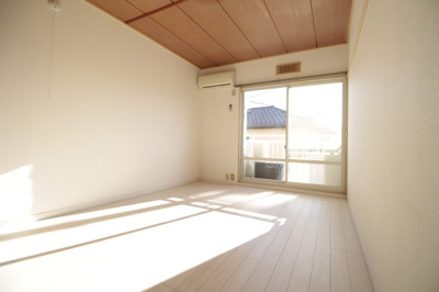 【居間・リビング】 | メゾンエトワール | 南向きで日当たり良好