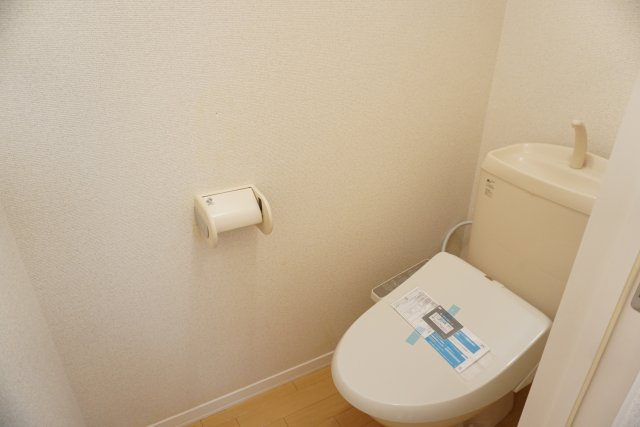【トイレ】 | ロルカ・ルミエールB | 清潔感のあるトイレです