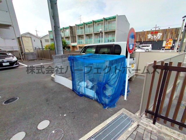 プラリア磯島の駐車場