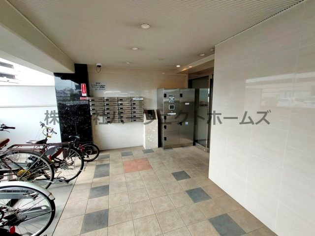 プラリア磯島のロビー|建物の内部です