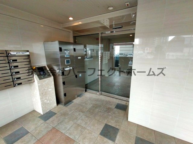 プラリア磯島のエントランス|落ち着いたエントランスです