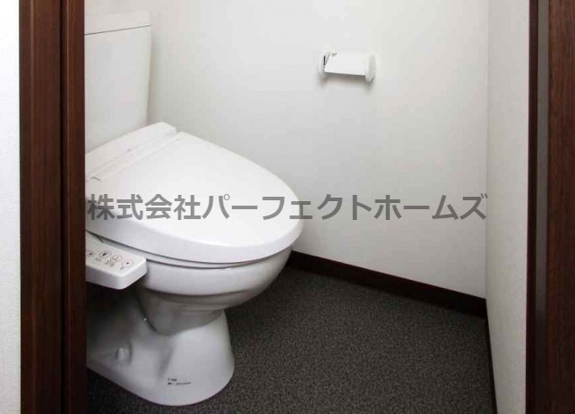 プラリア磯島のトイレ|落ち着いた色調のトイレです