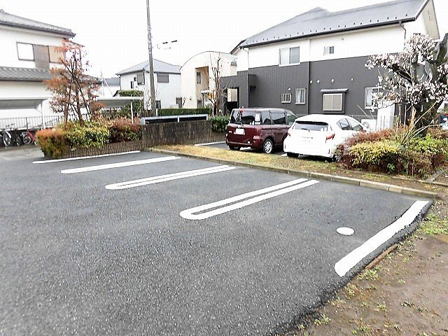 フムルス・ルプルスAの駐車場