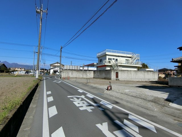 高崎市菊地町　売地の前面道路含む現地写真