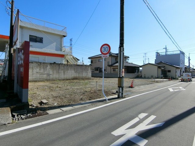 高崎市菊地町　売地の前面道路含む現地写真