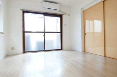 【居間・リビング】 | リバーサイド多摩 | 6.5帖洋室