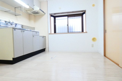 【居間・リビング】 | リバーサイド多摩 | 出窓あり