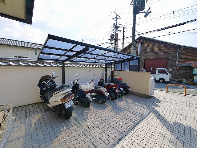 シティパレスＪＲ郡山駅前Ｐ２のその他共用部分|屋根付きの駐輪場です