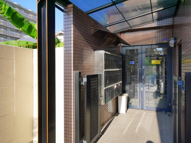 シティパレスＪＲ郡山駅前Ｐ２のエントランス|オートロック付きで安心です