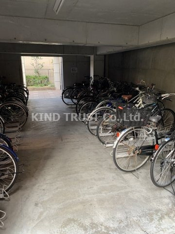 天満リバーサイドプラザのその他共用部分|屋根付き駐輪場です