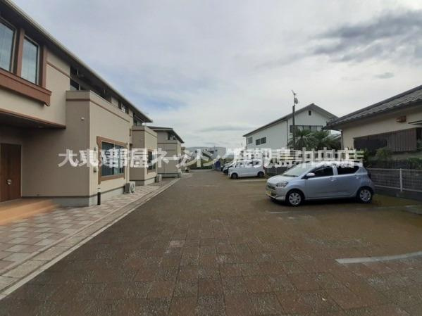 【駐車場】