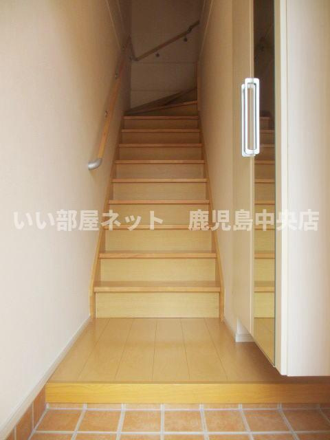 2階室内階段（B202）