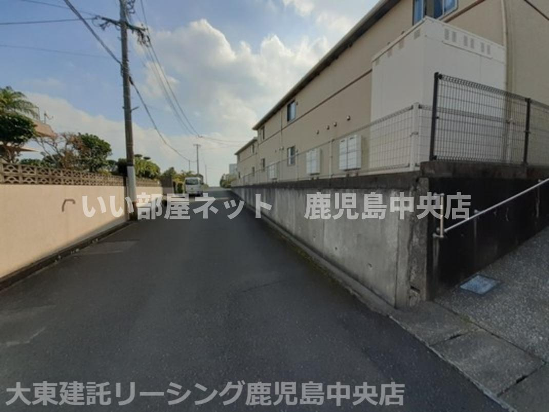 北側道路（西側から撮影）