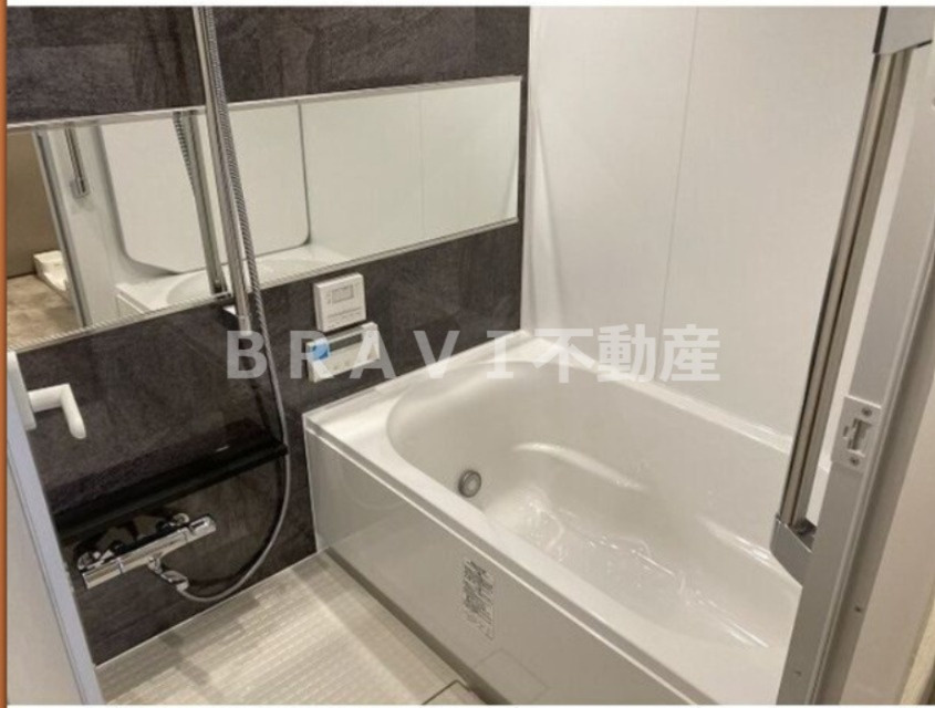 SK RESIDENCES SHINSAIBASHI　BRAVI不動産の浴室|【GRAN PASEO心斎橋EAST】鏡の大きなお風呂