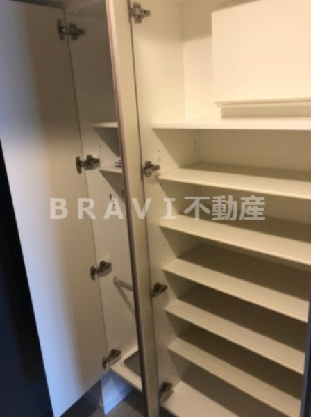 SK RESIDENCES SHINSAIBASHI　BRAVI不動産の収納|【GRAN PASEO心斎橋EAST】シューズボックス
