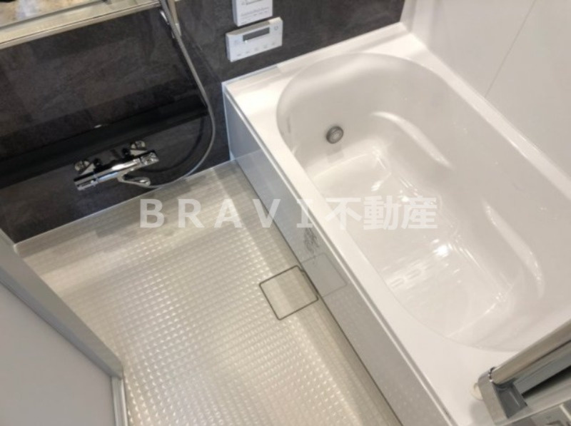 SK RESIDENCES SHINSAIBASHI　BRAVI不動産の浴室|【GRAN PASEO心斎橋EAST】鏡の大きなお風呂