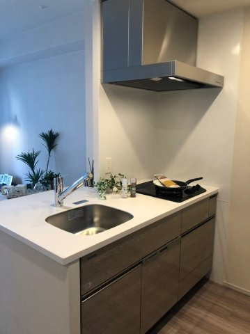 SK RESIDENCES SHINSAIBASHI　BRAVI不動産のキッチン|【GRAN PASEO心斎橋EAST】食洗器付きキッチン