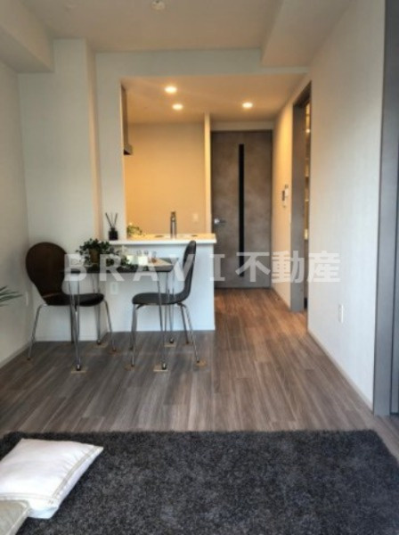 SK RESIDENCES SHINSAIBASHI　BRAVI不動産の洋室|【GRAN PASEO心斎橋EAST】広いリビングです