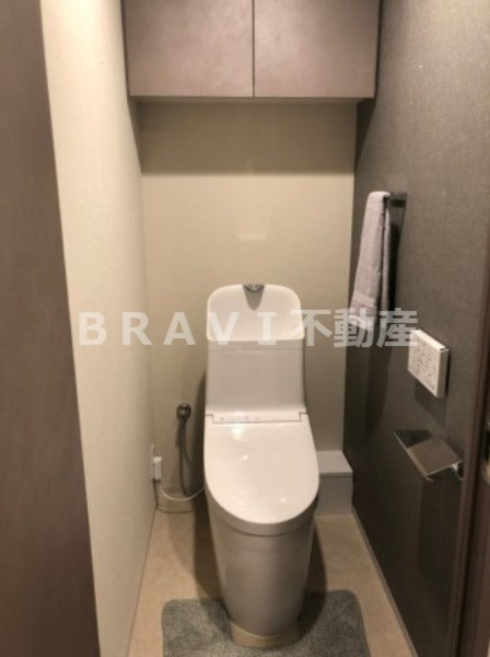 SK RESIDENCES SHINSAIBASHI　BRAVI不動産のトイレ|【GRAN PASEO心斎橋EAST】清潔感のあるトイレ