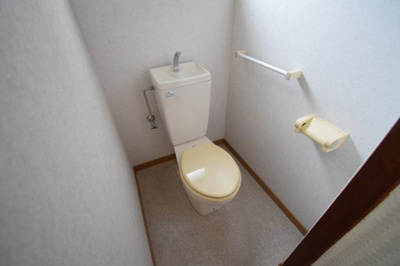 【トイレ】 | 駒ヶ林町4丁目貸家 | 2F