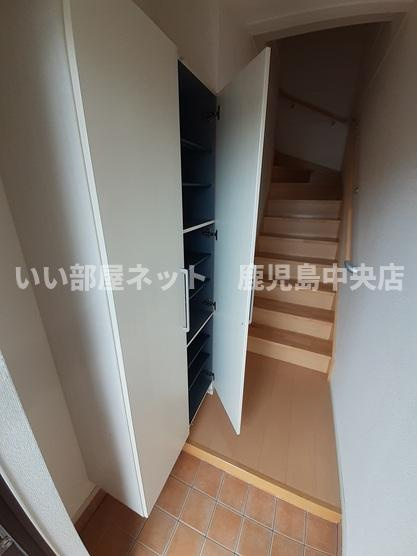 2階室内階段（B202）