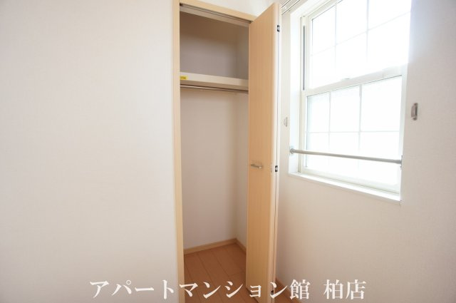 プロムナードの収納|同施工会社、同型タイプです