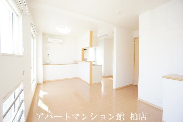 プロムナードの居間・リビング|同施工会社、同型タイプです