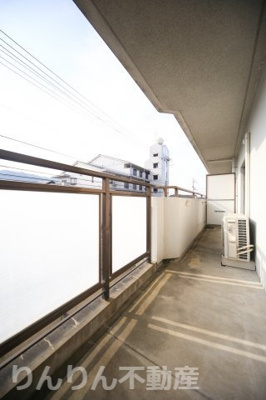 【バルコニー】 | ハイツ275 | 開放的で明るい空間を演出してくれるバルコニーです