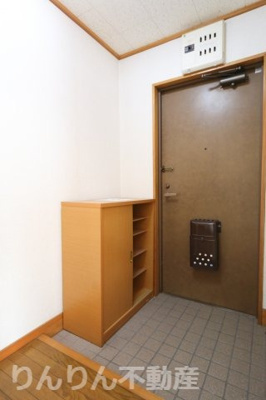 【玄関】 | ハイツ275 | 収納もある玄関です