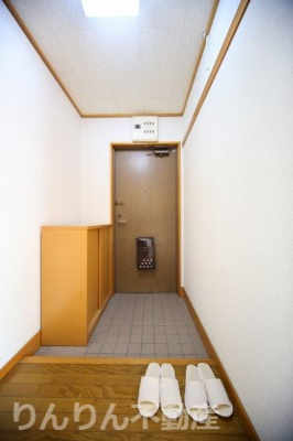 【玄関】 | ハイツ275 | 収納もある玄関です