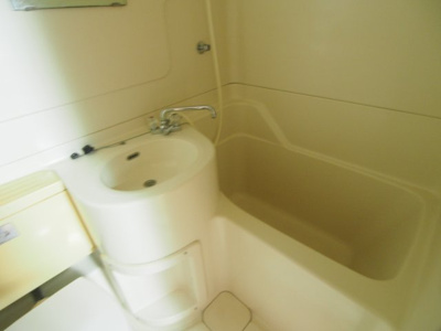 【洗面所】 | コーポみや | 忙しい朝には欠かせない洗面所です