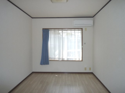 【居間・リビング】 | ジュネスシラハタ | 南向き日当たりの良いリビング