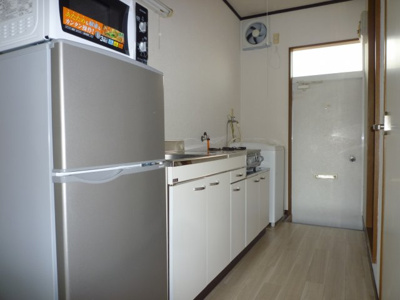 【キッチン】 | ジュネスシラハタ | 家電付きプランには冷蔵庫と電子レンジが付いています