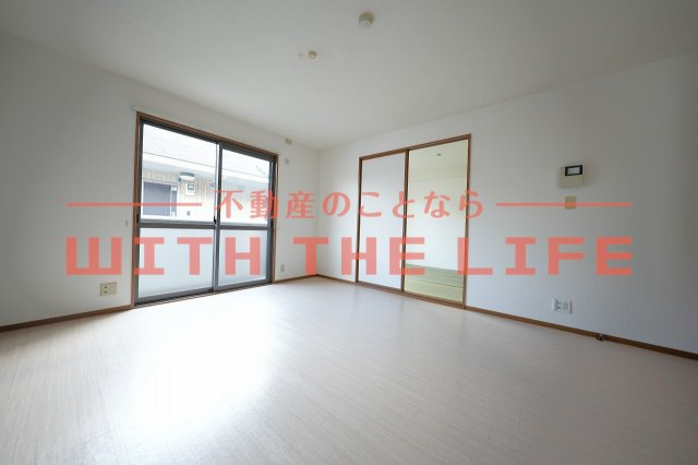 オリエントクレスト【10，000円キャッシュバック対象物件】の居間・リビング|おしゃれな居間です