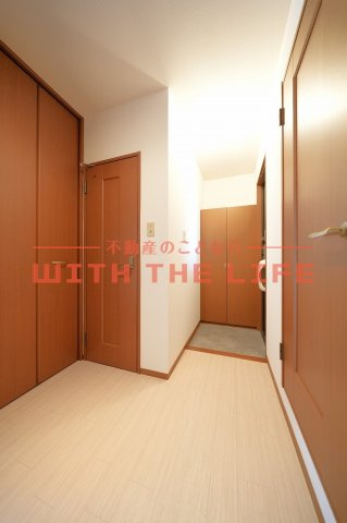 オリエントクレスト【10，000円キャッシュバック対象物件】の玄関|ゆったりとした玄関です