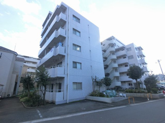 【外観】 | 総戸数５３戸、昭和６２年９月築、管理人は日勤勤務につき管理体制良好です♪