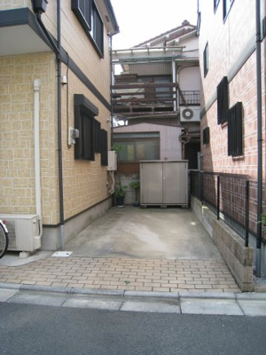 【駐車場】 | 本町通り2丁目戸建て | 敷地内駐車可　追加料金御座いません。