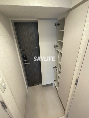 エスリード大阪城クローグの玄関