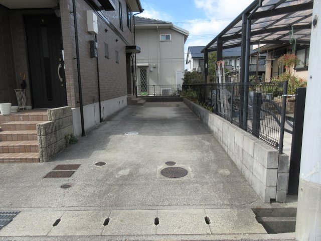 高津橋タウンハウス の駐車場