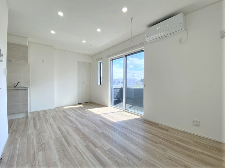 レジデンス向中野の居間・リビング