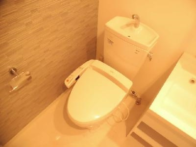 プラネシア烏丸御池のトイレ|ウォシュレット