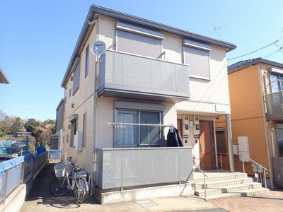 【外観】 | ローズホワイト【SHM】 | 小田急多摩線「五月台」駅より徒歩7分の2階建てアパート♪設備充実!!積水ハウス施工のオール電化住宅です☆