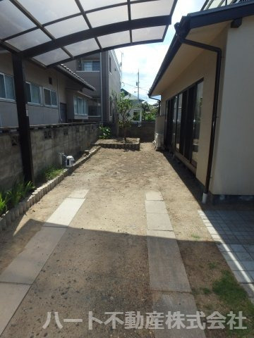 日ノ出町　戸建て　貸家の駐車場|カーポート付駐車場２台縦列駐車です。