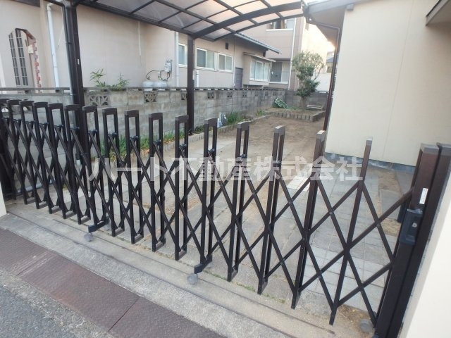 日ノ出町　戸建て　貸家のエントランス