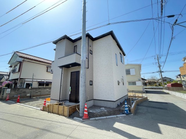 藤岡市上戸塚4期（全1棟）1号棟の前面道路含む現地写真