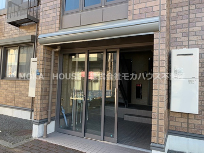 【エントランス】 | アベニュー御立A | エントランスです